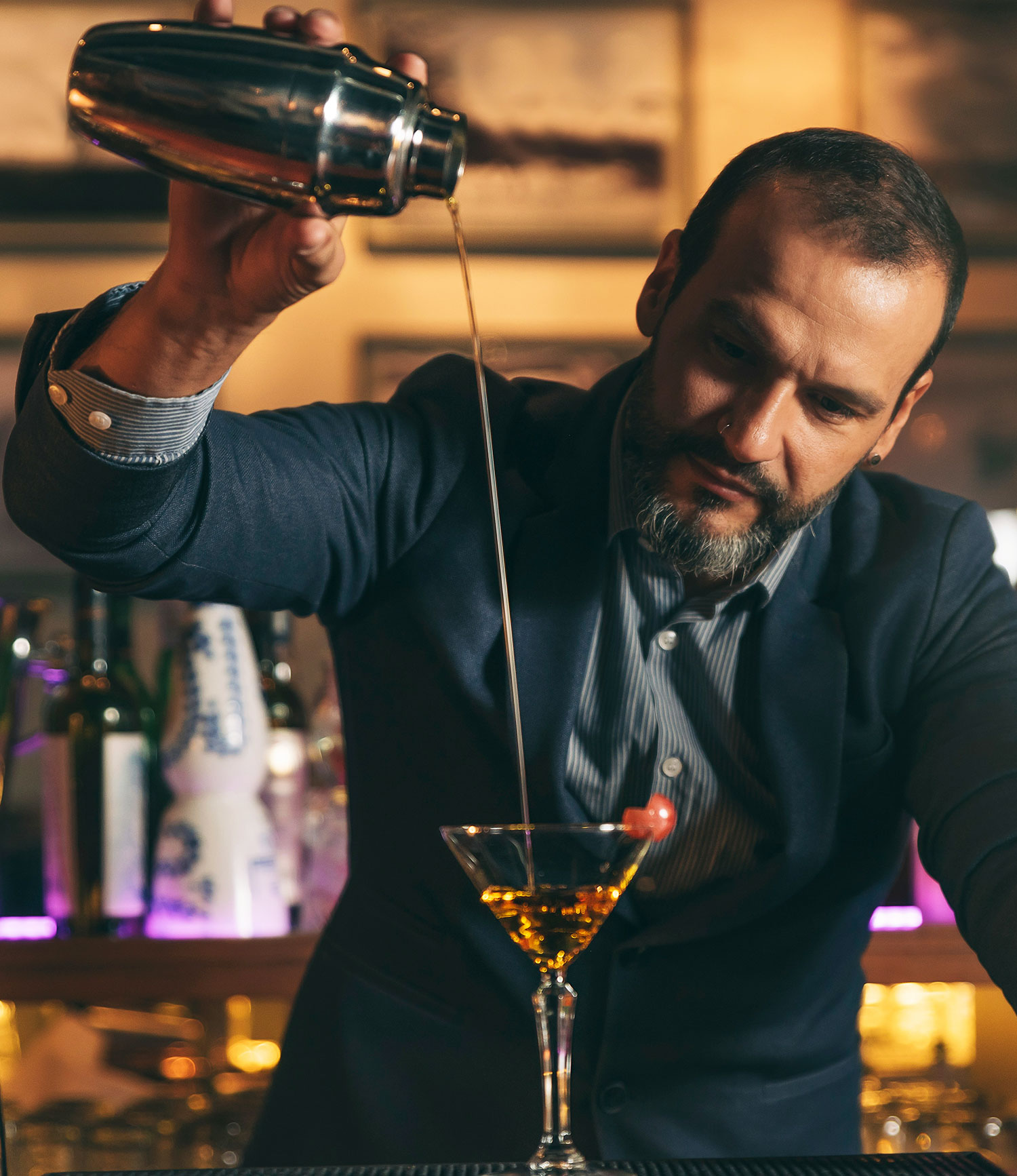 06 Barman making Cocktail
