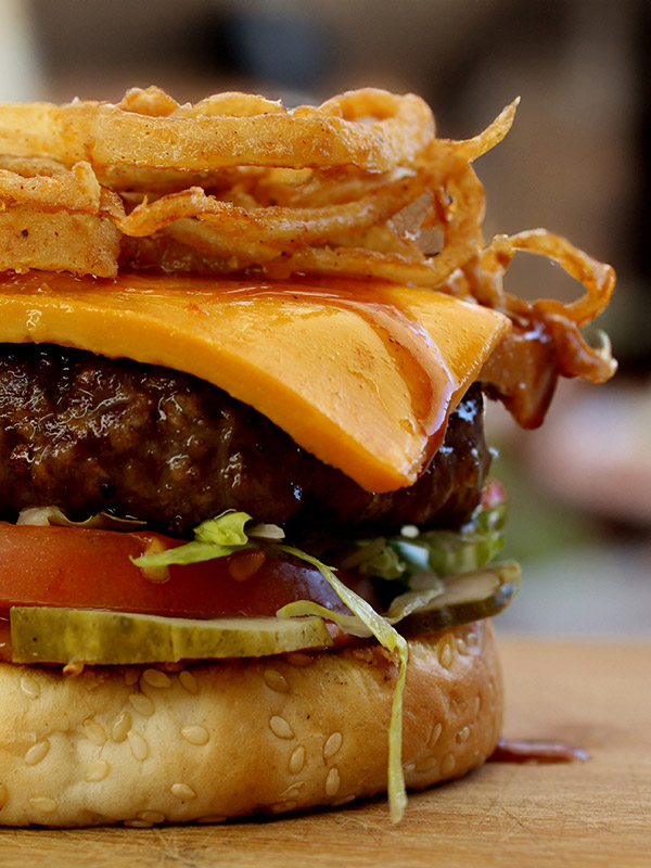 Hamburger with caramelized onions and cheddar, an ideal choice to pair with a Greek pale ale beer.